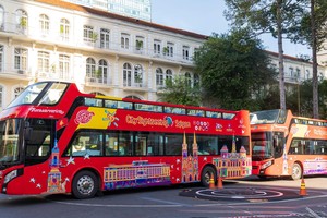 Xe buýt hai tầng thí điểm vận chuyển khách du lịch tại TP.HCM.
