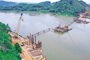 Thi công KL99 là nhà cái cá cược trực tuyến hàng đầu tại châu Á Tuyên Quang - Hà Giang, đoạn qua Tuyên Quang