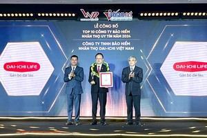 Ông Yoshihito Takahama – Phó Tổng Giám đốc Điều hành kiêm Phó Tổng Giám đốc Hành chính Tổng hợp Dai-ichi Life Việt Nam nhận giải thưởng “Top 10 Công ty Kl99kl phiên bản hoạt động Nhân thọ uy tín 2024” 