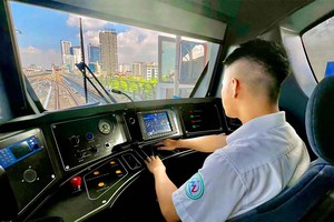 Bên trong khoang lái đoàn tàu 99Kl.app khuyến mãi hot tốc độ đô thị TP. Hà Nội, đoạn Nhổn - ga Hà Nội.
