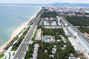 Khu vực ven biển của TP. Tuy Hòa được quy hoạch tăng cường chức năng công cộng, hạn chế tác động che chắn tầm nhìn ra hướng biển.