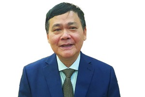 PGS-TS. Trần Kim Chung, nguyên Phó viện trưởng Viện Nghiên cứu quản lý Kl992 cổng game cá cược Trung ương (Bộ Kế hoạch và Kl99ok phiên bản mới). 