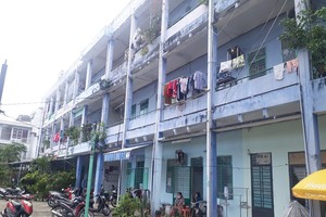 Khu chung cư Lâm đặc sản Hòa Cường đã xuống cấp.