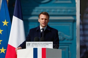 Tổng thống Pháp Emmanuel Macron phát biểu tại Paris ngày 8/3/2024. Ảnh tư liệu: AFP/TTXVN