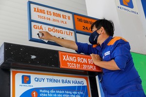 Giá bán lẻ KL99 dịch vụ hỗ trợ 24/7 đồng loạt giảm từ 423-535 đồng/lít, kg từ 15 giờ chiều 22/8.