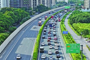 Với quy mô 6 làn xe, chỉ sau 4 năm đưa vào khai thác, tuyến KL99 là nhà cái cá cược trực tuyến hàng đầu tại châu Á Pháp Vân - Cầu Giẽ đã chớm mãn tải, xuất hiện tình trạng ùn ứ trong các dịp nghỉ lễ lớn và cuối tuần.