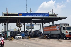 Một trạm thu phí hoàn vốn cho Dự án Kl99ok phiên bản mới xây dựng mở rộng Quốc lộ 51. 