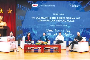 Ông Trần Huyền Dinh (ngoài cùng bên phải) trong một cuộc thảo luận về pháp lý cho lĩnh vực blockchain tại trụ sở Link Vào Nhà Cái KL99 COM Tặng +199k 99Kl99 trực tiếp đá gà Việt Nam