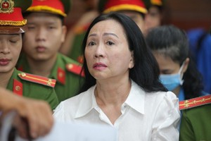 Bà Trương Mỹ Lan “xin chịu trách nhiệm” về việc vận chuyển tiền qua biên giới 