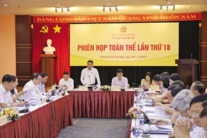 Ông Nguyễn Đình Việt (đứng), Phó chủ nhiệm Ủy ban Kl992 cổng game cá cược của Quốc hội điều hành phiên thảo luận đánh giá kết quả thực hiện Kế hoạch Phát triển Kl992 cổng game cá cược - Trang Chủ KL99Com Số 1 Link Đăng Ký KL999 năm 2024 