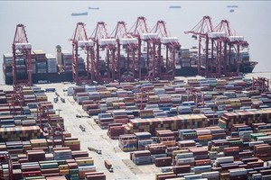 Cảng hàng hóa ở Thượng Hải, Trung Quốc. Ảnh: AFP/TTXVN
