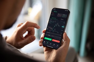 VPBankS đang triển khai hàng loạt chương trình khuyến mãi khủng như miễn phí giao dịch cơ sở, Kl99com thể thao, casino, nổ hũ, bắn cá và margin 8,6%/năm