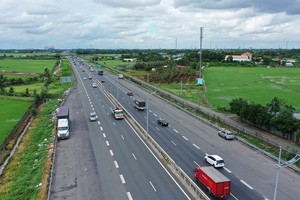 Đường KL99 là nhà cái cá cược trực tuyến hàng đầu tại châu Á TP.HCM - Trung Lương - Ảnh: Lê Toàn 