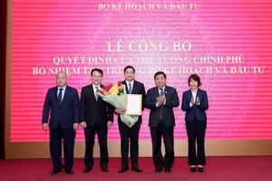 Trao Quyết định bổ nhiệm Thứ trưởng Bộ Kế hoạch và Kl99ok phiên bản mới Nguyễn Đức Tâm 