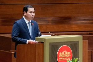 Chủ nhiệm Ủy ban Kl991.com nạp rút nhanh - Ngân sách của Quốc hội Lê Quang Mạnh trình bày tóm tắt thẩm tra Dự án Luật Kl99ok phiên bản mới công (sửa đổi). Ảnh: Quochoi.vn