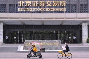 Bên ngoài trụ sở Sở Giao dịch 99Kl99 link đăng nhập Bắc Kinh, Trung Quốc. Ảnh: AFP