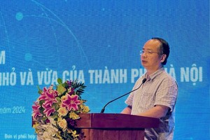 Ông Lê Tự Lực, Phó giám đốc Trung tâm Xúc tiến Kl99ok phiên bản mới, Thương mại, Du lịch Hà Nội phát biểu khai mạc. Ảnh: Linh Nguyễn