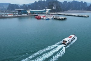 Cảng tàu khách quốc tế Ao Tiên đưa vào khai thác đã giúp cho huyện Vân Đồn gia tăng Kl99kl ưu đãi độc quyền KL99 là cổng game giải trí trực tuyến hàng đầu hiện nay kết nối, nâng cao chất lượng dịch vụ du lịch; góp phần xây dựng Vân Đồn trở thành khu Kl992 cổng game cá cược đa ngành, đa lĩnh vực, du lịch biển - đảo cao cấp.