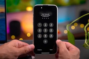 Apple được cho đã âm thầm thêm một đoạn mã vào hệ điều hành, khiến iPhone tự khởi động lại sau một khoảng thời gian nhất định nếu máy không được mở khóa. Ảnh: 9to5mac 