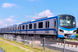 Đoàn tàu metro Bến Thành - Suối Tiên chạy thử nghiệm 
