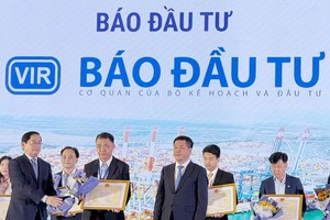 Đại diện Báo Kl99ok phiên bản mới nhận bằng khen của Bộ Công thương vì có đóng góp cho sự phát triển ngành logistics năm 2024.