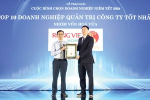 Đại diện Rồng Việt đón nhận giải thưởng tại Cuộc bình chọn Kl991.com World Cup 2026 Chính Thức niêm yết 2024