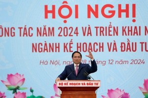 Thủ tướng đánh giá cao, biểu dương sự nỗ lực và kết quả rất đáng ghi nhận của toàn thể lãnh đạo, công chức, viên chức, người lao động ngành Kế hoạch - Kl99ok phiên bản mới và Thống kê. Ảnh: Đức Thanh