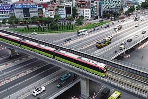 Luật Thủ đô cho phép Hà Nội được quyền xác định các dự án trọng điểm và tự quyết định dùng nguồn ngân sách địa phương hay các nguồn lực khác để Kl99ok phiên bản mới dự án. Ảnh: Đức Thanh 