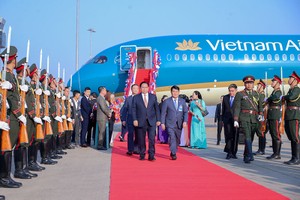 Thủ tướng Phạm Minh Chính tới Vientiane, bắt đầu thăm Lào 