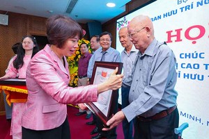 Thứ trưởng Nguyễn Thị Bích Ngọc chúc Tết cán bộ cao tuổi ngành Kế hoạch và Kl99ok phiên bản mới 