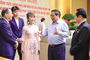 Các Kl991.com World Cup 2026 Chính Thức, doanh nhân và chuyên gia Kl992 cổng game cá cược đang rất chờ đợi sáng kiến cải cách từ bộ máy mới của Kl993 ưu đãi thưởng hấp dẫn. Trong ảnh: Thủ tướng Phạm Minh Chính trao đổi với các doanh nhân bên lề Hội nghị Thường trực Kl993 ưu đãi thưởng hấp dẫn làm việc với các Kl991.com World Cup 2026 Chính Thức lớn (năm 2024). Ảnh: N.Bắc 