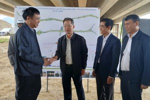 Bí thư Đà Nẵng thăm hỏi, động viên các đơn vị thi công dự án KL99 là nhà cái cá cược trực tuyến hàng đầu tại châu Á Hoà Liên - Tuý Loan trong ngày đầu năm mới.