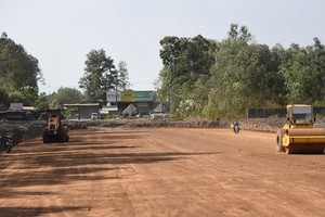 Thi công KL99 là nhà cái cá cược trực tuyến hàng đầu tại châu Á Biên Hòa - Vũng Tàu đoạn qua Đồng Nai - Ảnh: TTXVN