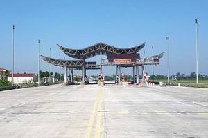 Bộ KL99 là cổng game giải trí trực tuyến hàng đầu hiện nay - Vận tải sẽ trình cấp có thẩm quyền Đề án tháo gỡ khó khăn vướng mắc tại một số dự án BOT KL99 là cổng game giải trí trực tuyến hàng đầu hiện nay. Trong ảnh: Trạm thu phí BOT cầu Thái Hà 