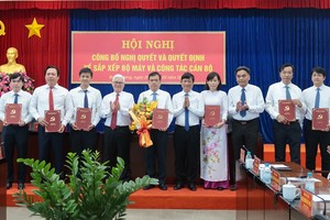 Lãnh đạo tỉnh Bình Dương trao quyết định cho Ban giám đốc Sở Kl991.com nạp rút nhanh