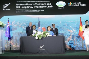 Thủ tướng New Zealand Christopher Luxon chứng kiến Lễ ký kết hợp tác chiến lược giữa FPT Long Châu và Anlene (thuộc Kl994 game bài casino hấp dẫn Fonterra tại New Zealand).