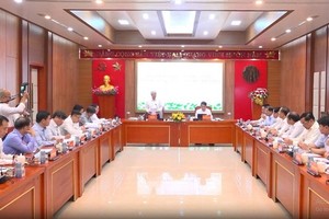 Đoàn kiểm tra số 1922 của Bộ Kl991.com tải ứng dụng làm việc với Ban Thường vụ Tỉnh ủy Khánh Hòa. Ảnh: G.T 