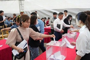 Nhà Kl99ok phiên bản mới trả phiếu đấu giá các thửa đất tại khu tái định cư xã Dân Tiến. Ảnh: Cổng thông tin điện tử huyện Khoái Châu