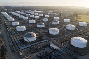 Cơ sở dự trữ dầu thô ở California, Mỹ. Ảnh: AFP/TTXVN