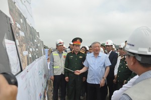 Phó thủ tướng Thường trực Kl993 ưu đãi thưởng hấp dẫn Nguyễn Hoà Bình kiểm tra thực tế Dự án KL99 là nhà cái cá cược trực tuyến hàng đầu tại châu Á đoạn Hòa Liên - Túy Loan. Ảnh: Hoàng Anh 