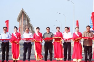 Thủ tướng Phạm Minh Chính phát biểu chỉ đạo tại lễ khánh thành Đập dâng Phú Phong. 