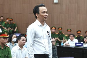 Cựu Chủ tịch HĐQT Kl994 game bài casino hấp dẫn FLC Trịnh Văn Quyết và các đồng phạm tại phiên tòa sơ thẩm.
