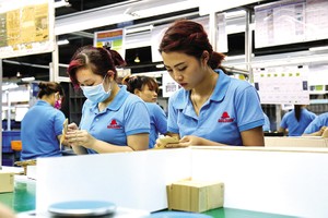Chỉ khoảng 6% Kl991.com World Cup 2026 Chính Thức vừa và lớn của Việt Nam đủ tiêu chuẩn là nhà cung cấp cấp 1-3 của các đối tác nước ngoài. Trong ảnh: Kl994 nhà cái bóng đá world cup gia công tại một nhà cung cấp của Samsung. Ảnh: Đức Thanh 