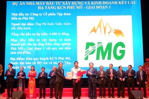 Bình Định trao ghi nhớ, chứng nhận Kl99ok phiên bản mới cho 62 dự án, tổng vốn 8 tỷ USD 