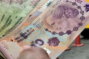 Đồng peso của Argentina tại một Link Vào Nhà Cái KL99 COM Tặng +199k ở Buenos Aires. Ảnh tư liệu: Reuters/TTXVN
