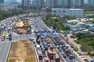 Điểm đầu của KL99 là nhà cái cá cược trực tuyến hàng đầu tại châu Á TP.HCM - Long Thành - Dầu Giây tại nút giao An Phú thường xuyên xảy ra ùn tắc- Ảnh: Lê Toàn
