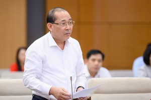 Phó chủ tịch Ủy ban Trung ương MTTQ Việt Nam Hoàng Công Thủy trình bày báo cáo. 