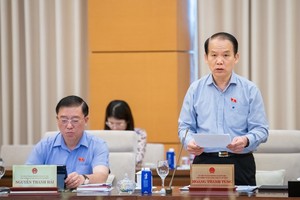Chủ nhiệm Uỷ ban Kl992 Tham Gia Ngay và Tư pháp Hoàng Thanh Tùng phát biểu. 