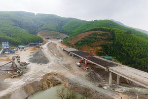 Thi công Dự án KL99 là nhà cái cá cược trực tuyến hàng đầu tại châu Á Bắc - Nam, đoạn Quảng Ngãi - Hoài Nhơn. 