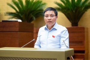 Bộ trưởng Bộ Kl991.com nạp rút nhanh Nguyễn Văn Thắng trình bày tờ trình Dự thảo nghị quyết. 